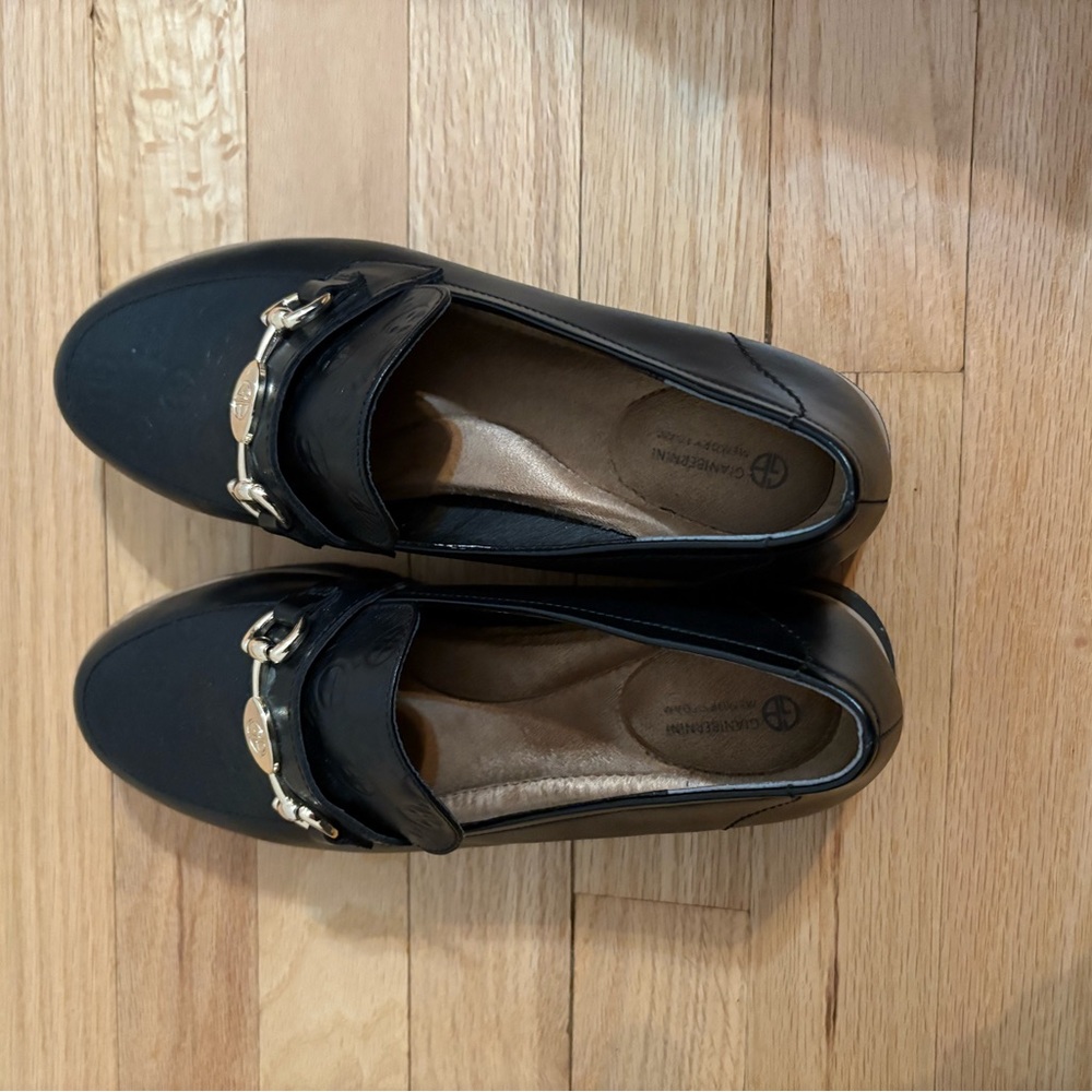 Giani Bernini Black Flats with Gold Chain